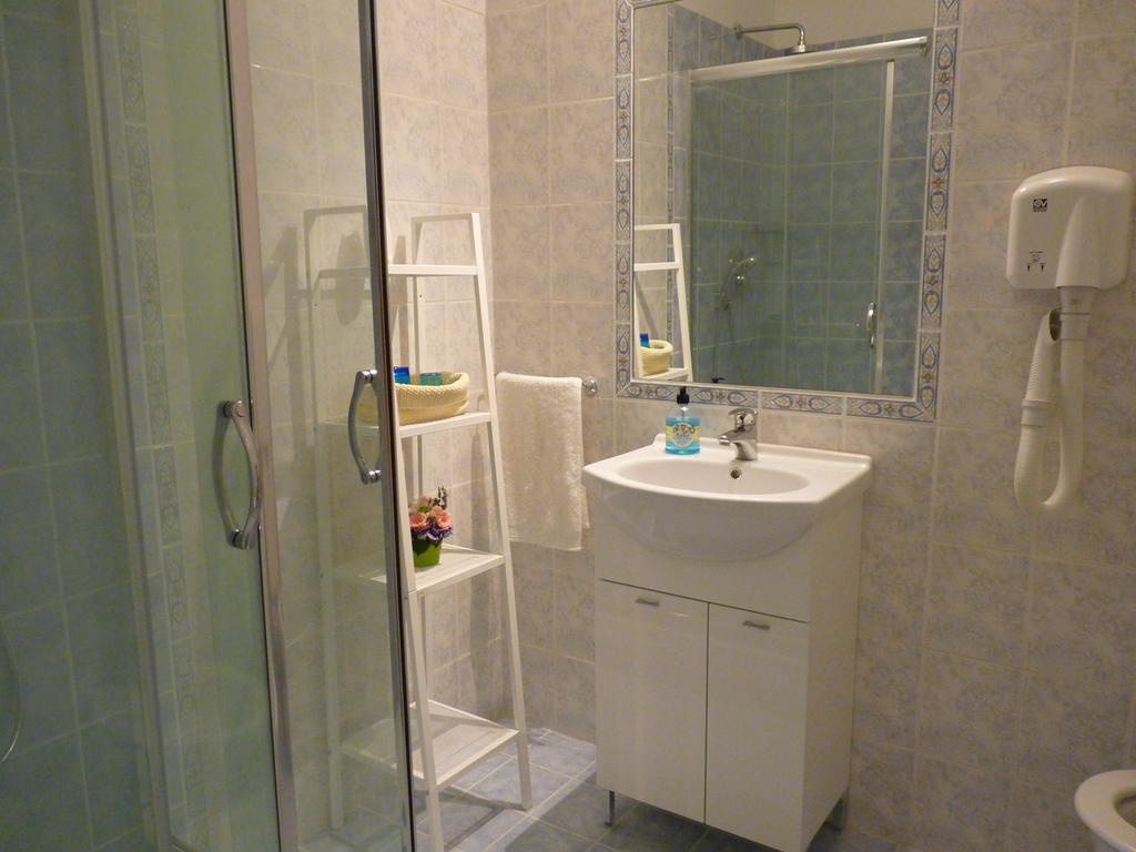 Casa Dodic Bed & Breakfast Trieste Oda fotoğraf